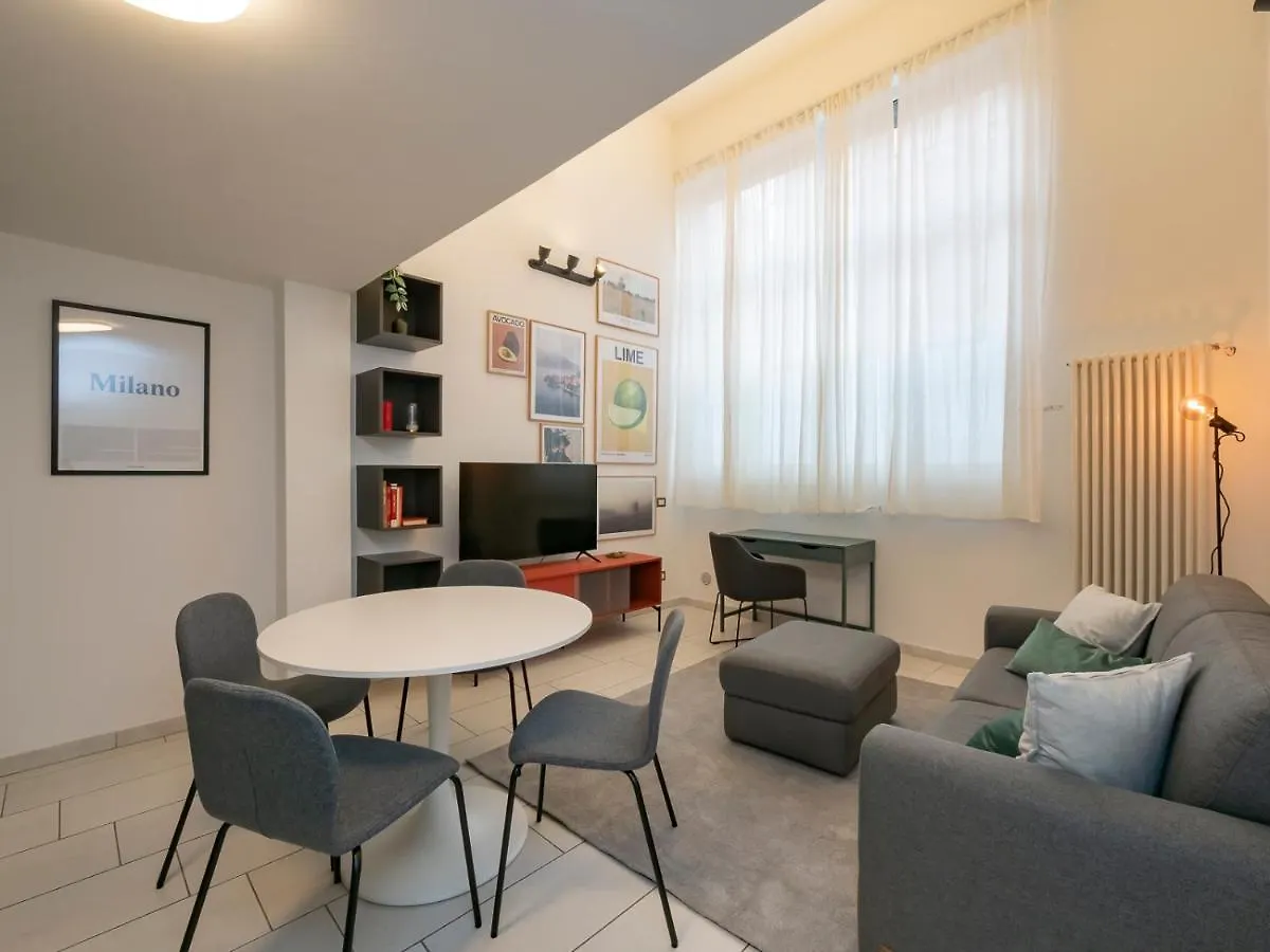 Ihost Apartment - Romilli 17A Milaan 0*,